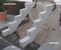 Treppenwangen Treppenbalken freitragende Treppe  Konstruktion Ausführungsbeispiel